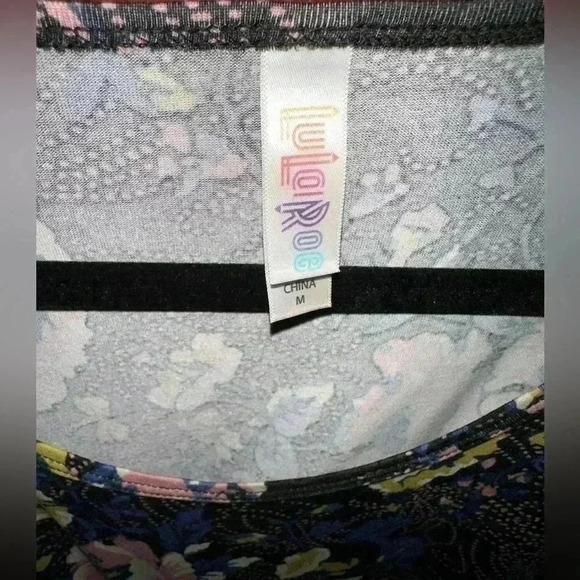 Lularoe‎ size medium perfect tee. EUC. This was mine from my own closet.EUC - Picture 4 of 5